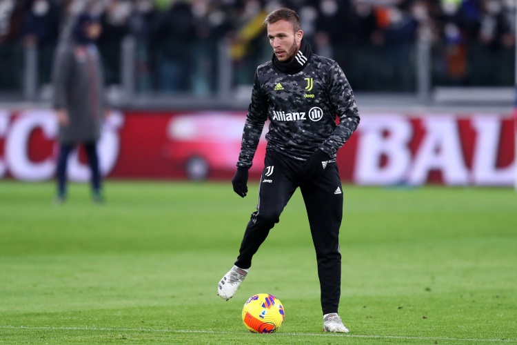 米乐下载-罗马诺：格雷米奥正就阿图尔永久转会深入谈判，有望以免签形式达成协议