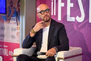 曾加：我更喜欢人们有事当面说，而不是在社交媒体上引发争议