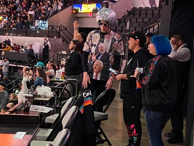 米乐-【现场】被兴奋和喜悦淹没！见证波波登顶历史第一